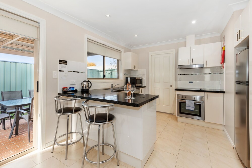 Colonial Court Villas — 4-Star Luxury Hotel in Mudgee, Australia