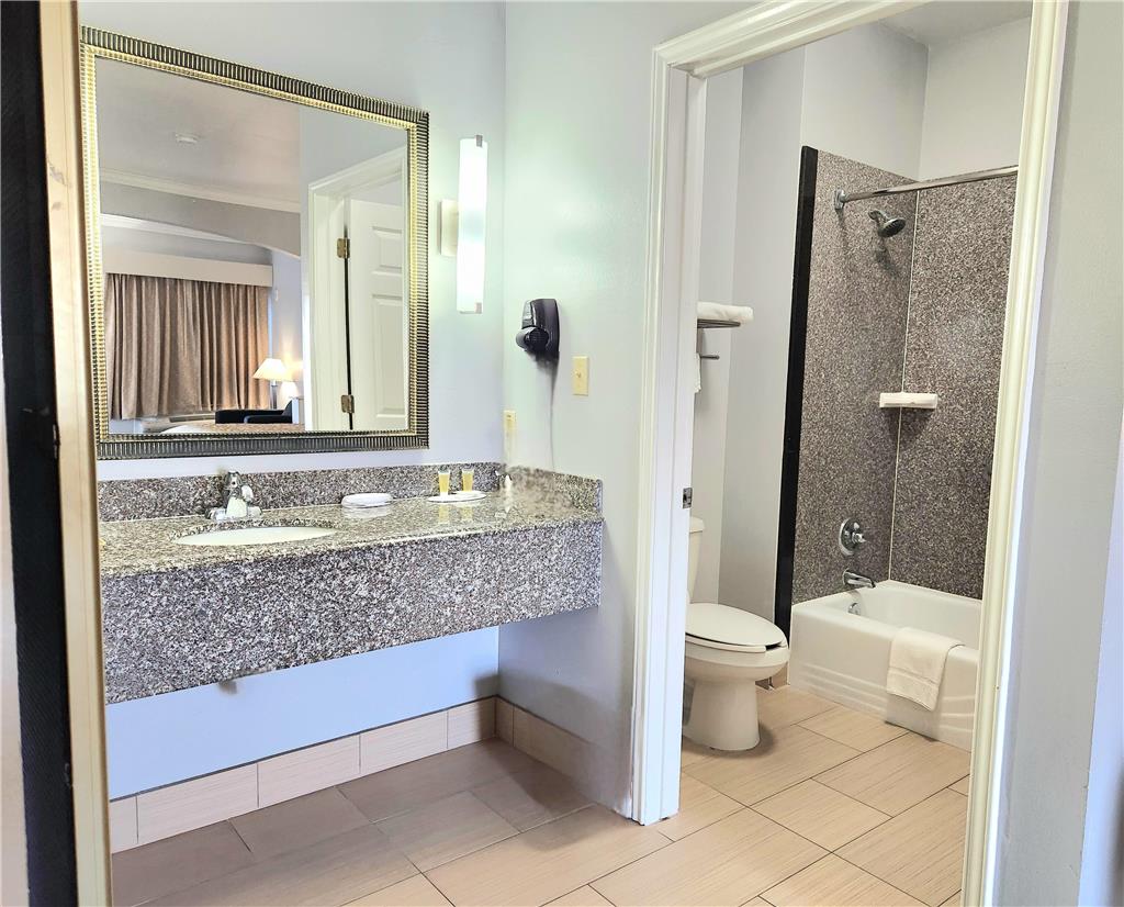 Days Inn by Wyndham Robstown - photo 24