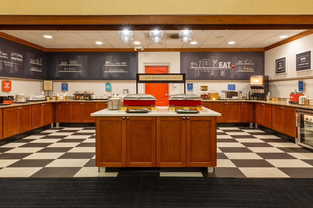 Hampton Inn & Suites Jacksonville Deerwood Park - photo 60