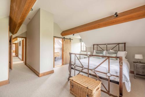 Luxury 4 Bed Barn 10 Mins to Windsor — Wingfield — photo 2