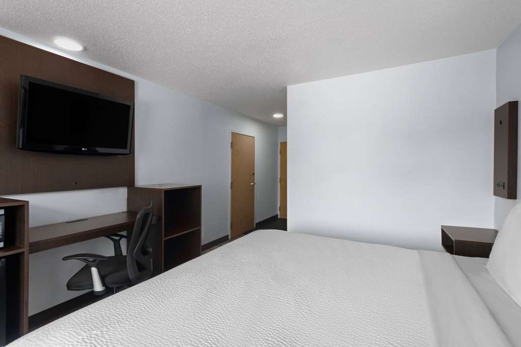 Super 8 by Wyndham Harbison Parkridge Hospital - photo 25