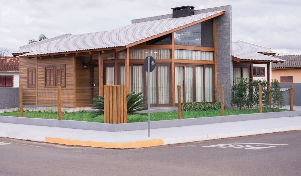 Canyons Guest House — 4-Star Luxury Hotel in Praia Grande, Brasil