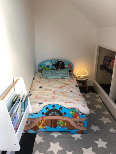 Granby House Holiday Apartments Apartment 3 in the Old Town Free On Street Parking Included SEA AND CASTLE VIEWS
