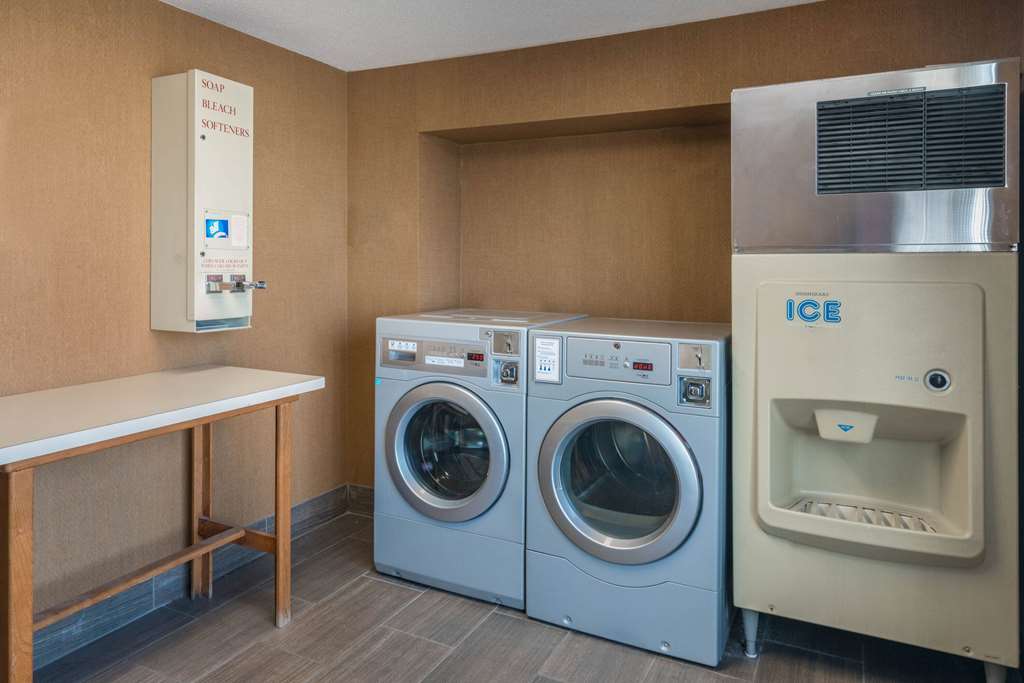 La Quinta Inn & Suites by Wyndham Clarksville - photo 28