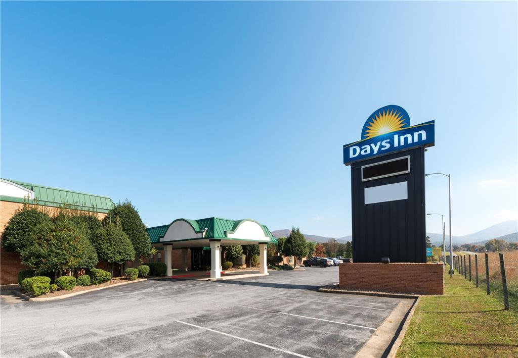 Days Inn by Wyndham Luray Shenandoah - carbon neutral hotel in Luray