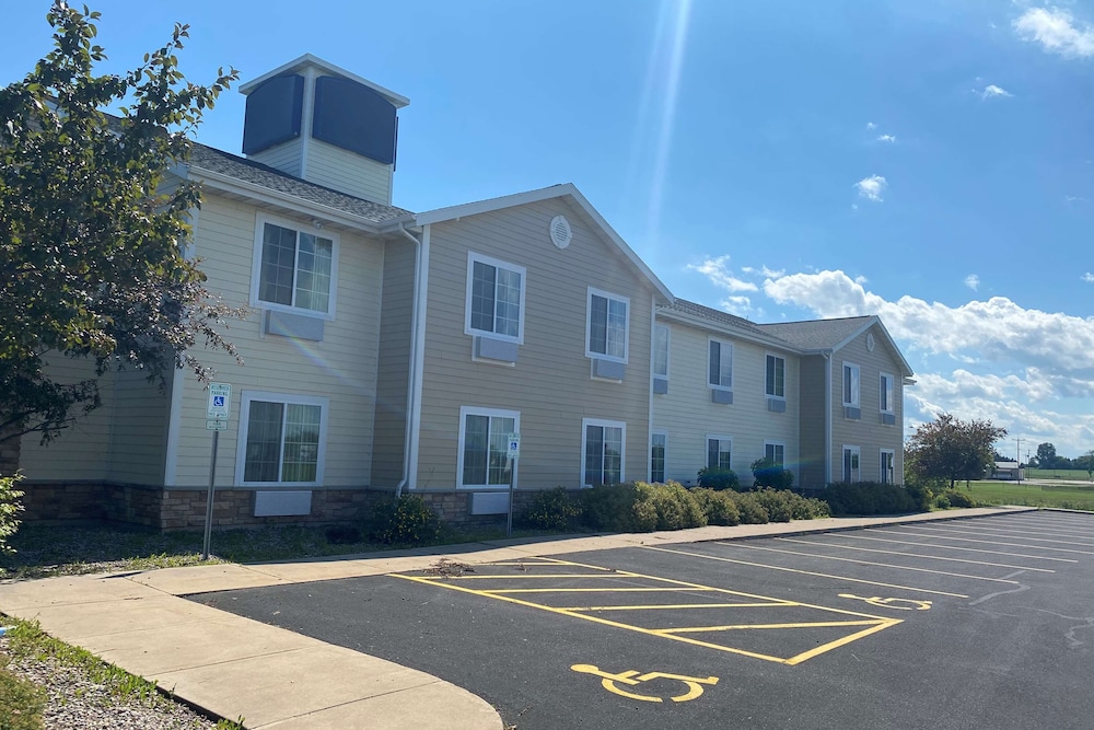 AmericInn by Wyndham Oshkosh - featured photo