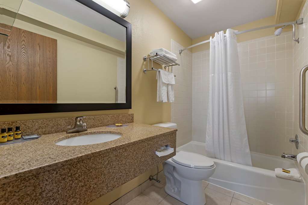 Best Western Plus Altoona Inn - photo 24