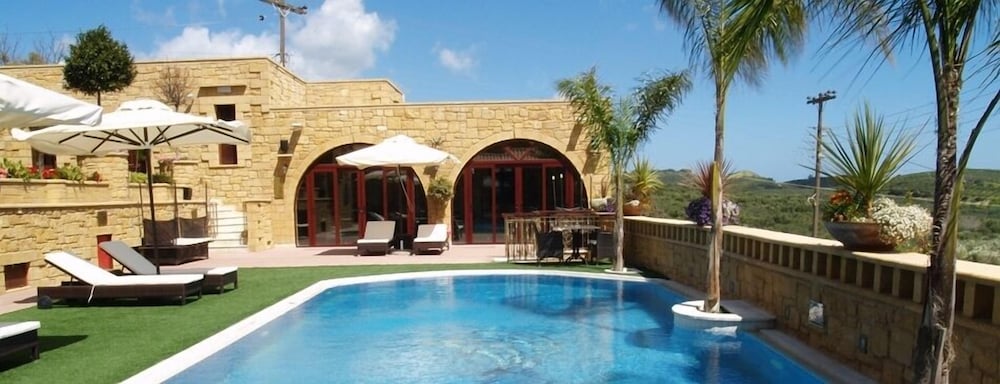 Palazzo Loupassi Boutique Villas — 4-Star Luxury Hotel in Chania, Greece