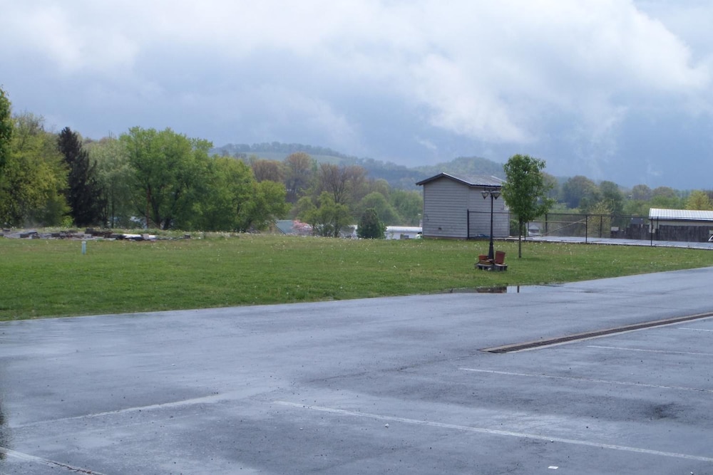 Lynchburg Country Inn - photo 34