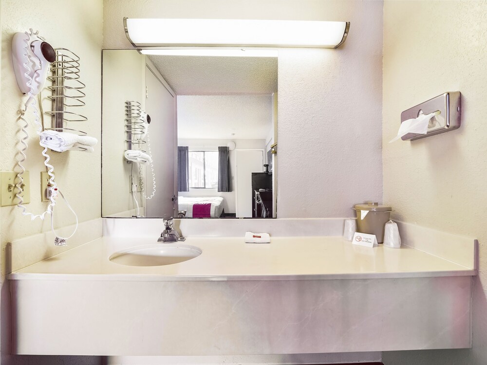 OYO Hotel Amarillo Downtown - photo 17