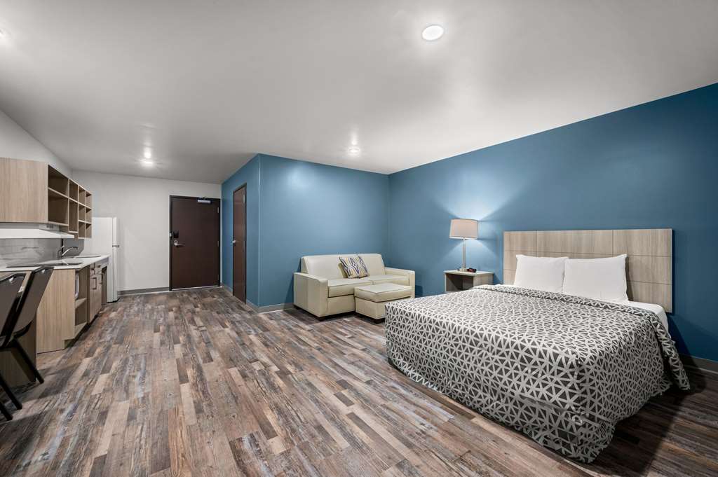 WoodSpring Suites Dearborn Detroit - photo 25