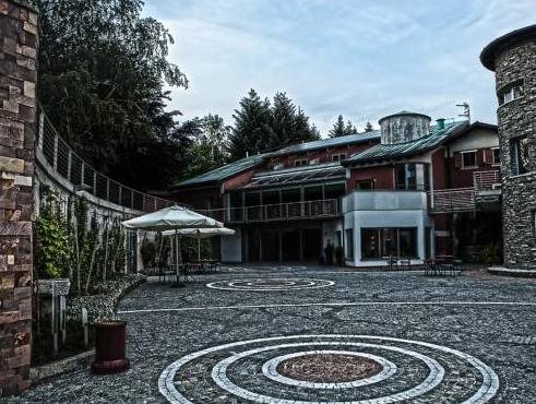 Le Pinete — 4-Star Luxury Hotel in Viggiu, Italy