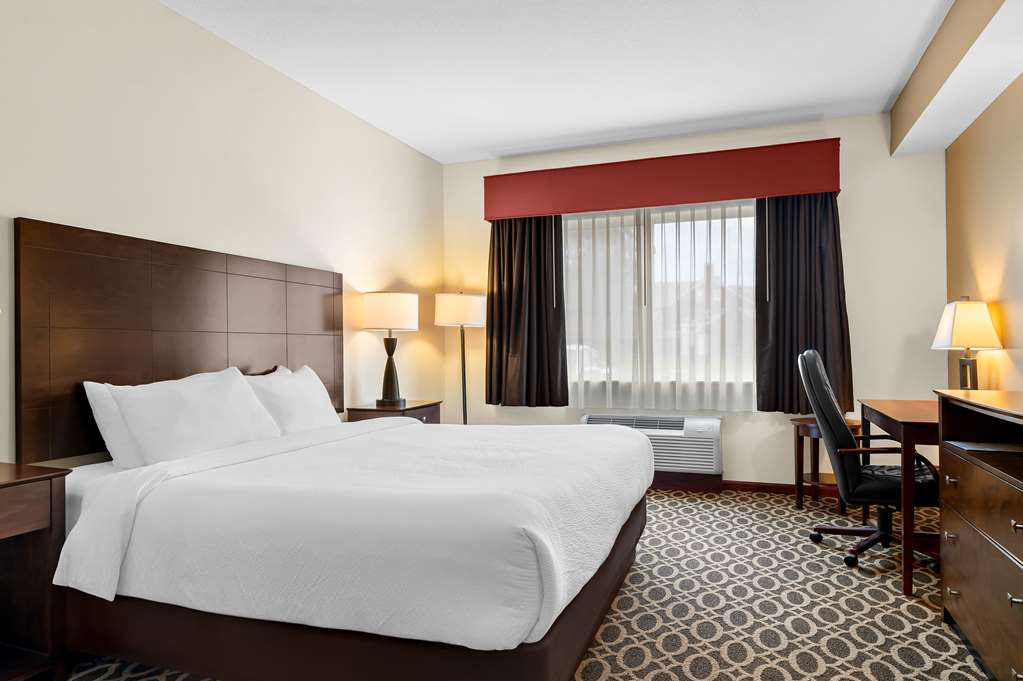 Best Western Paradise Inn in Savoy, United States