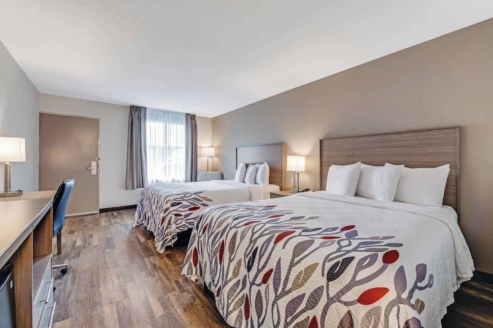 Red Roof Inn & Suites Wilkesboro - photo 9