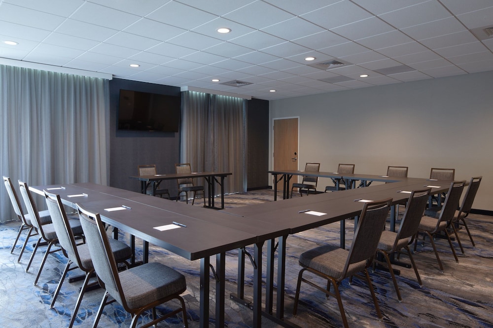 Fairfield Inn & Suites by Marriott Palmdale West - photo 35