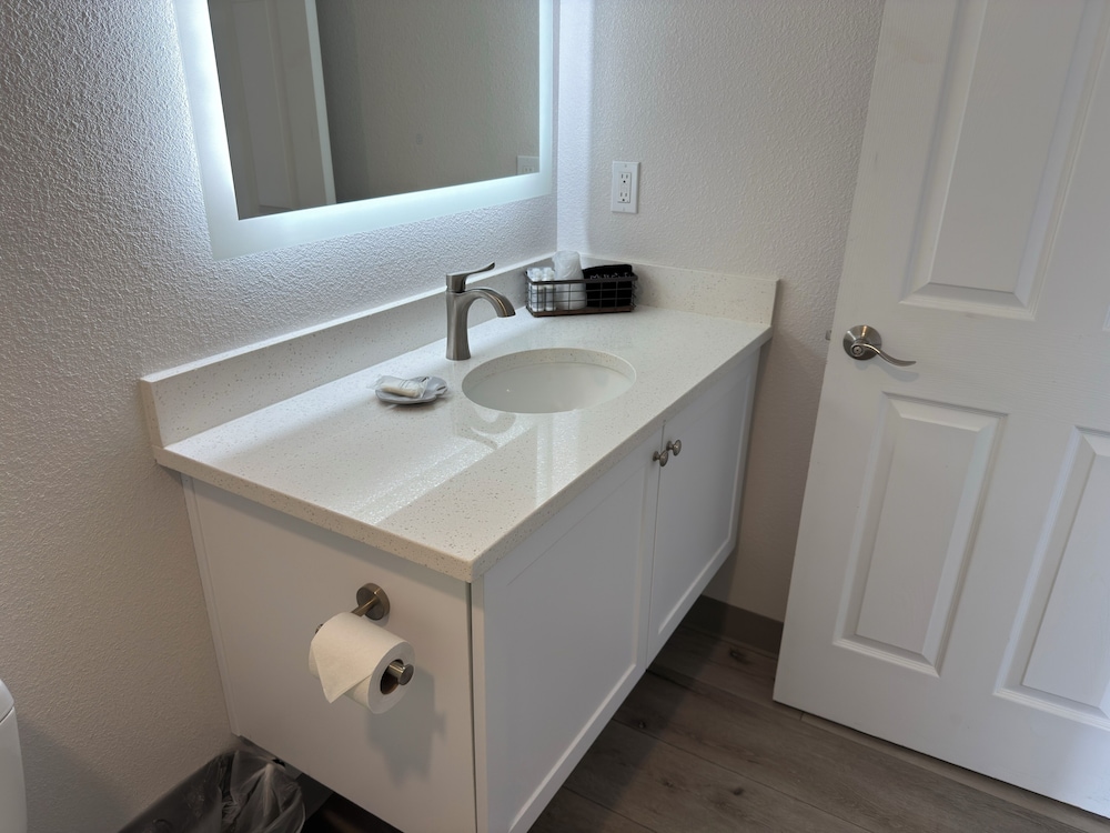 West Beach Suites - photo 108