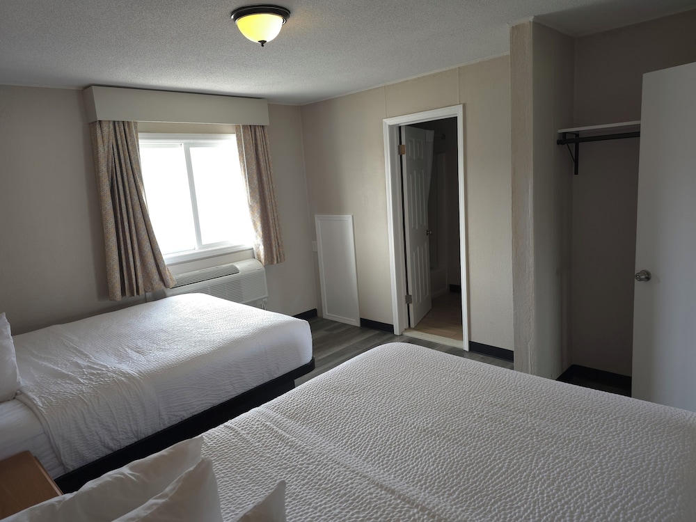 Days Inn & Suites by Wyndham Port Huron - photo 10