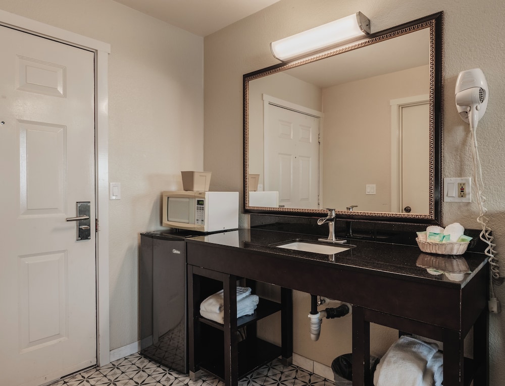 Water Front Inn - photo 21