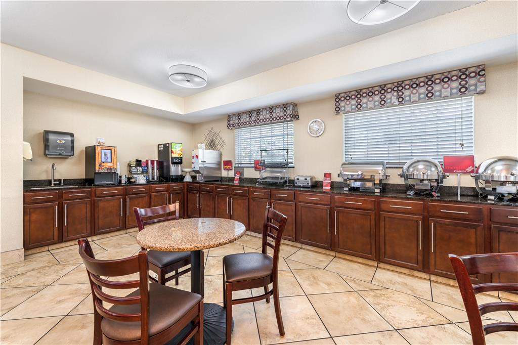 Best Western Plus Eastgate Inn & Suites - photo 9