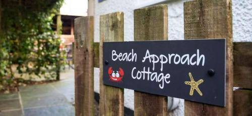 Beach Approach Cottage 30 steps from beach Luxury house with covered table tennis Netflix Smart TV — 4-Star Luxury Hotel in Filey, United Kingdom