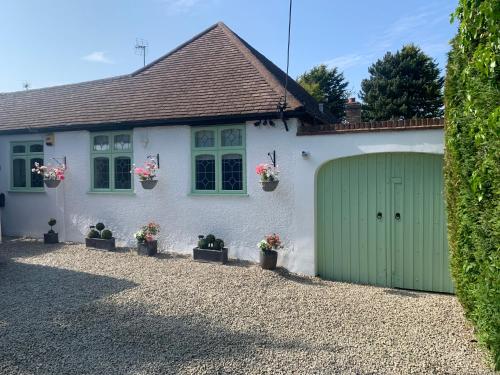 Wychwood A Beautiful Country Style Bungalow 17300853 — Ash