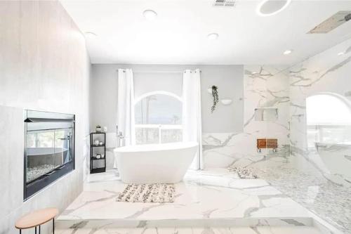 Villa with Pickleball BB court Pool