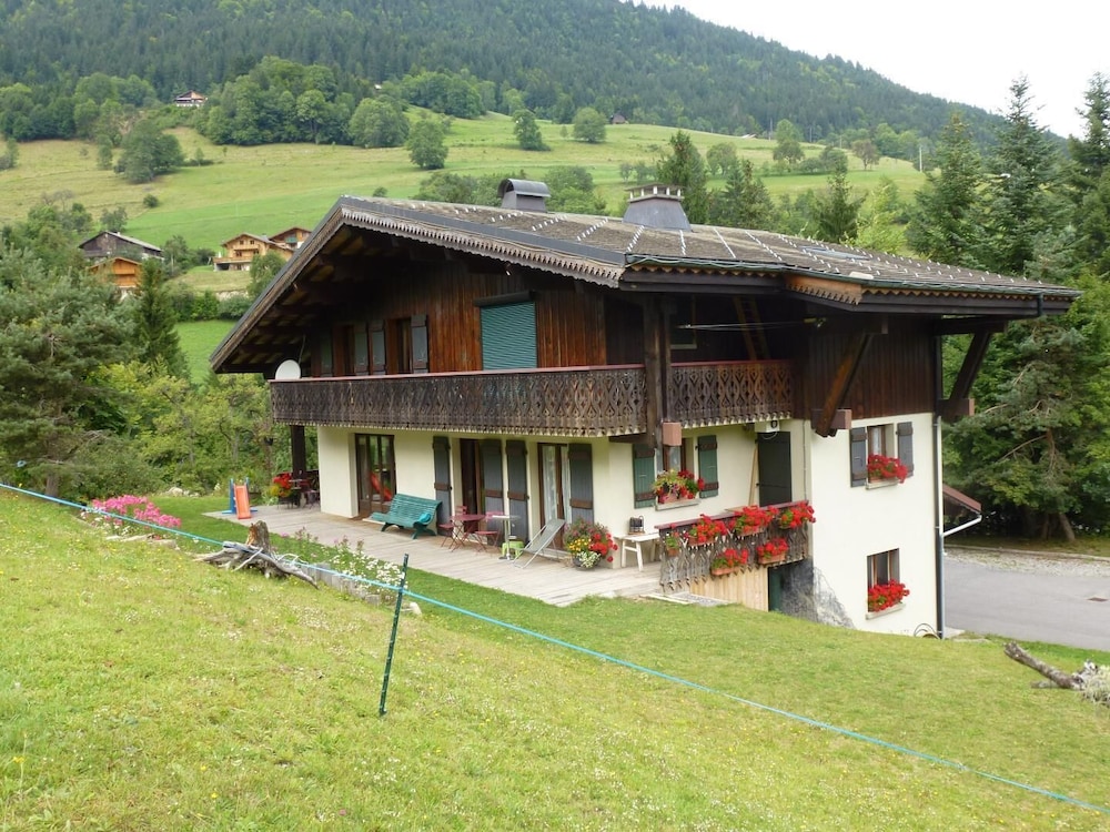 Le Bois des Louison — hotel in Bellevaux