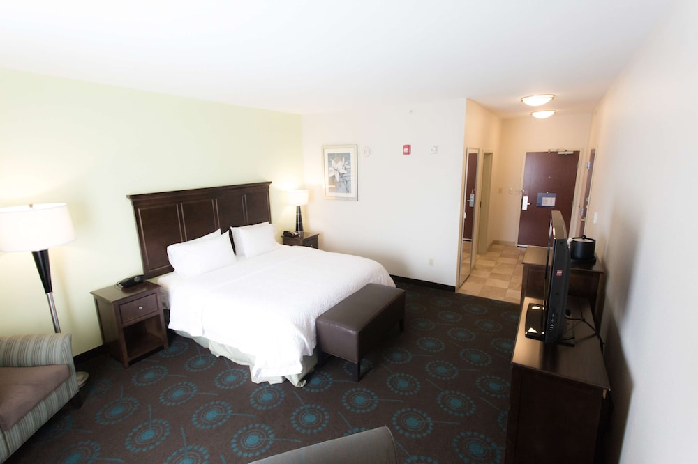 Hampton Inn & Suites Middlebury - photo 7
