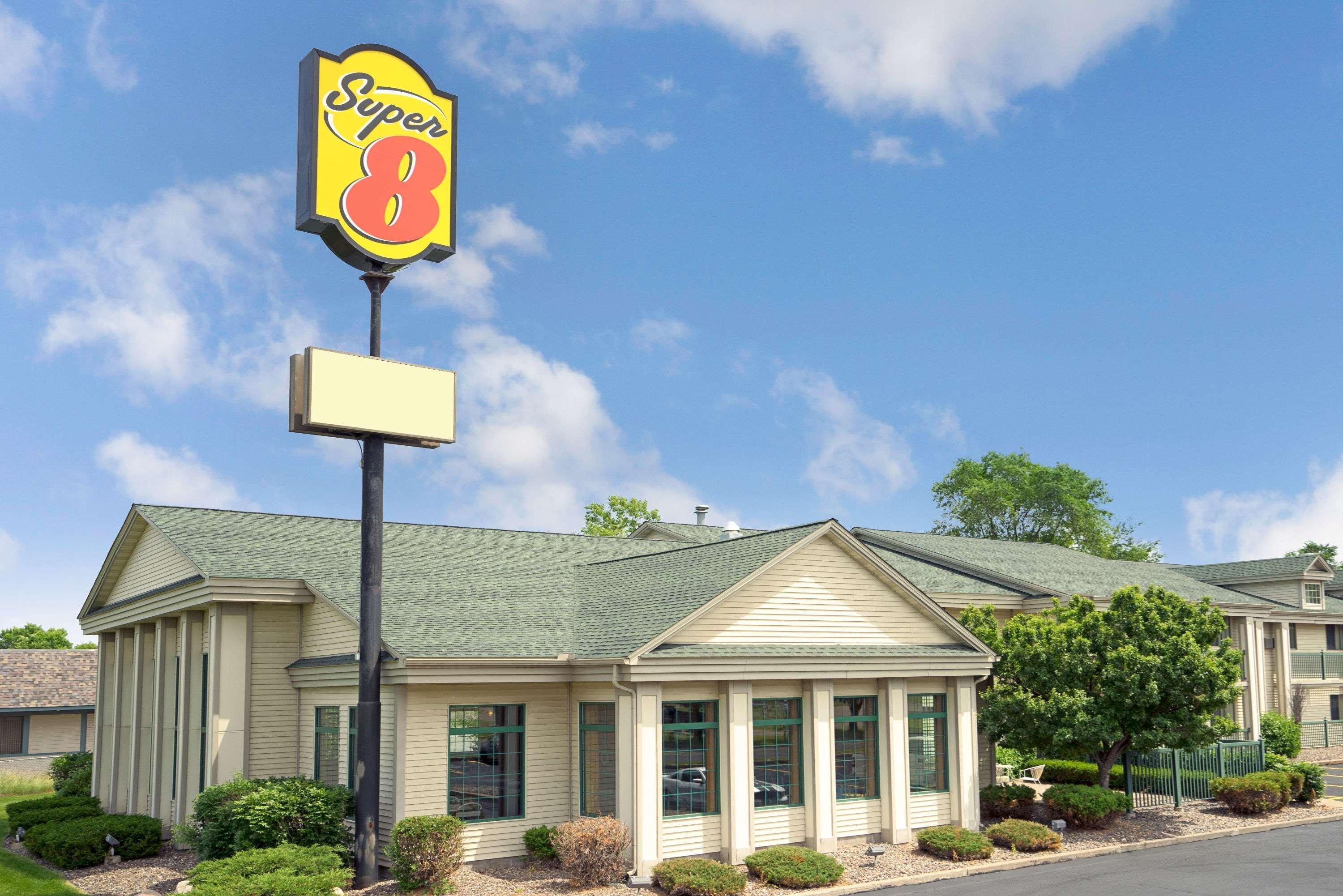 Super 8 by Wyndham Hudson in Hudson, United States