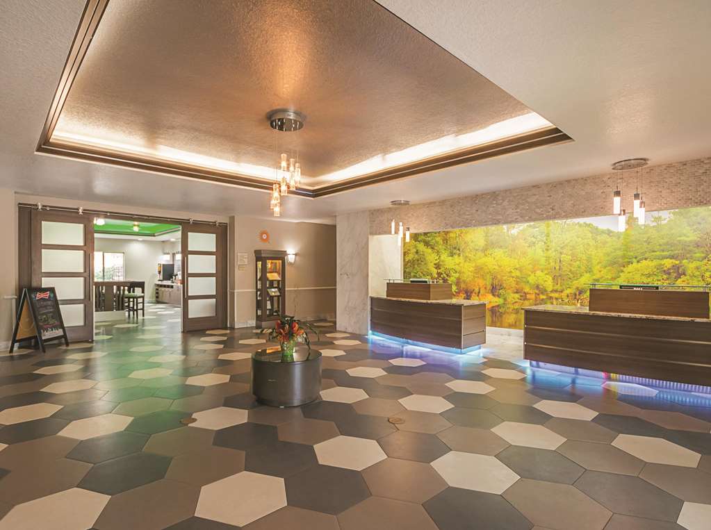 La Quinta Inn & Suites by Wyndham Kingwood Houston IAH Airpt - photo 6