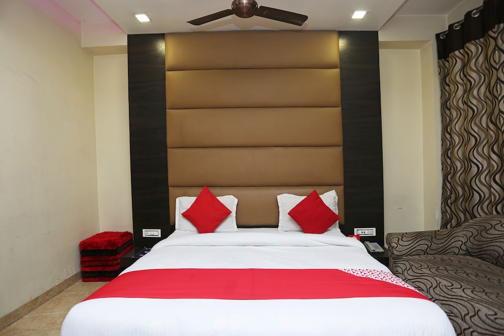 OYO 27864 Hotel Samrat — hotel in Gurgaon