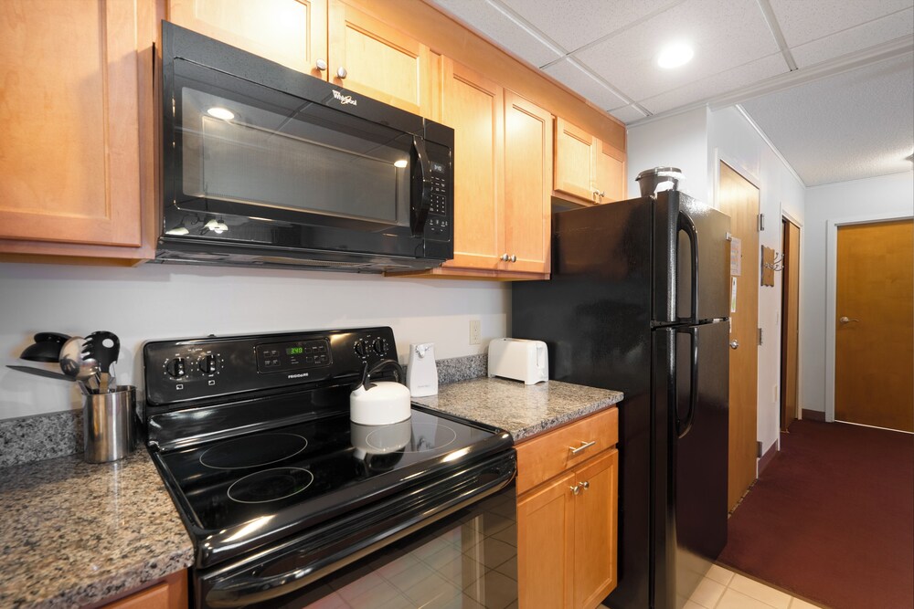 Fireside Inn & Suites Gilford - photo 20