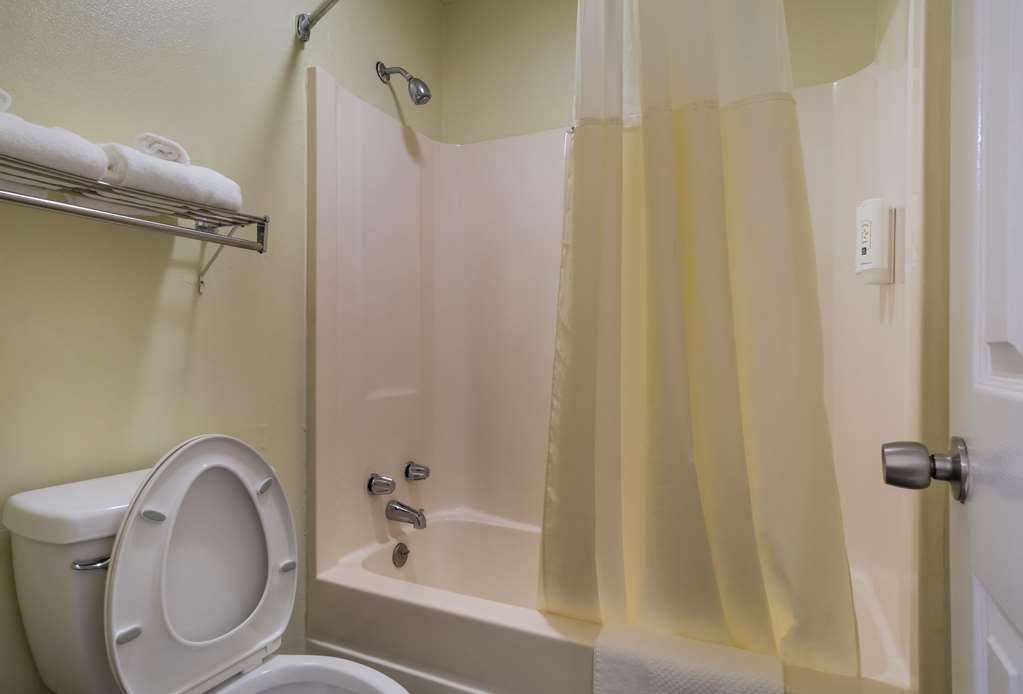 Econo Lodge Brownsville - photo 21