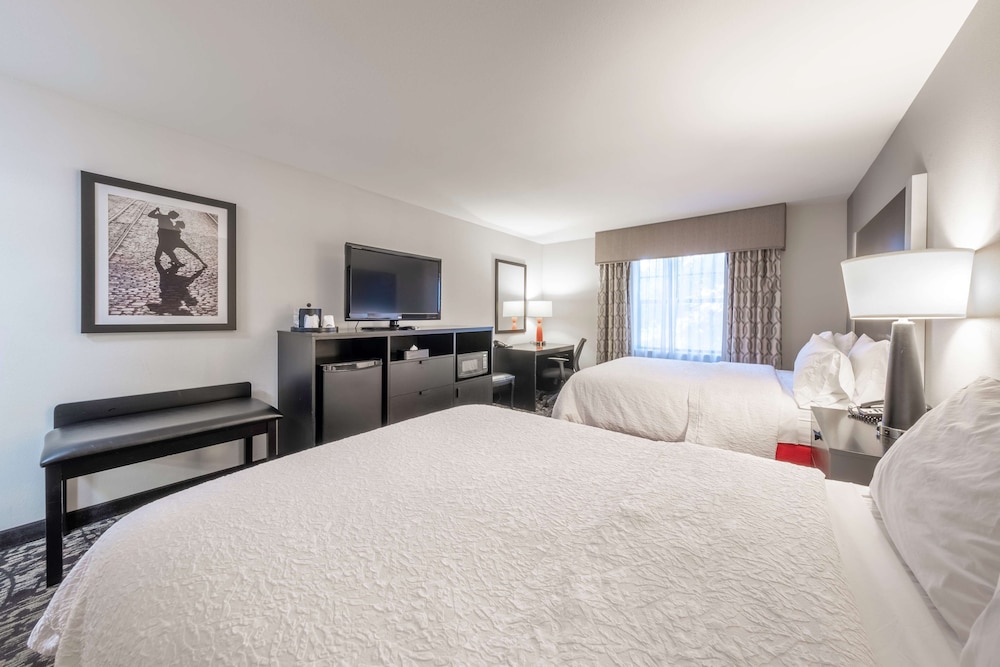 Hampton Inn & Suites DuPont - photo 12