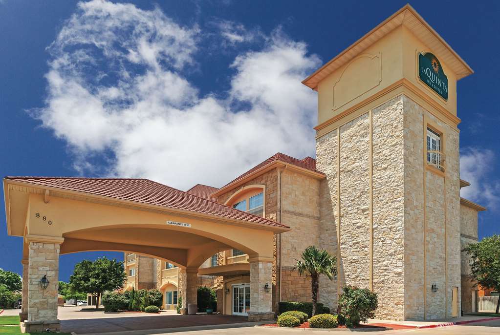 La Quinta Inn & Suites by Wyndham Granbury - photo 3