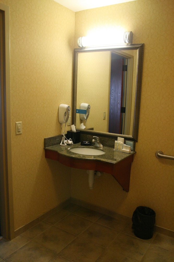 Hampton Inn & Suites Lino Lakes - photo 10