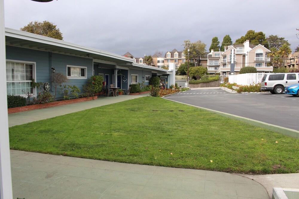 Edgewater Beach Inn - photo 68