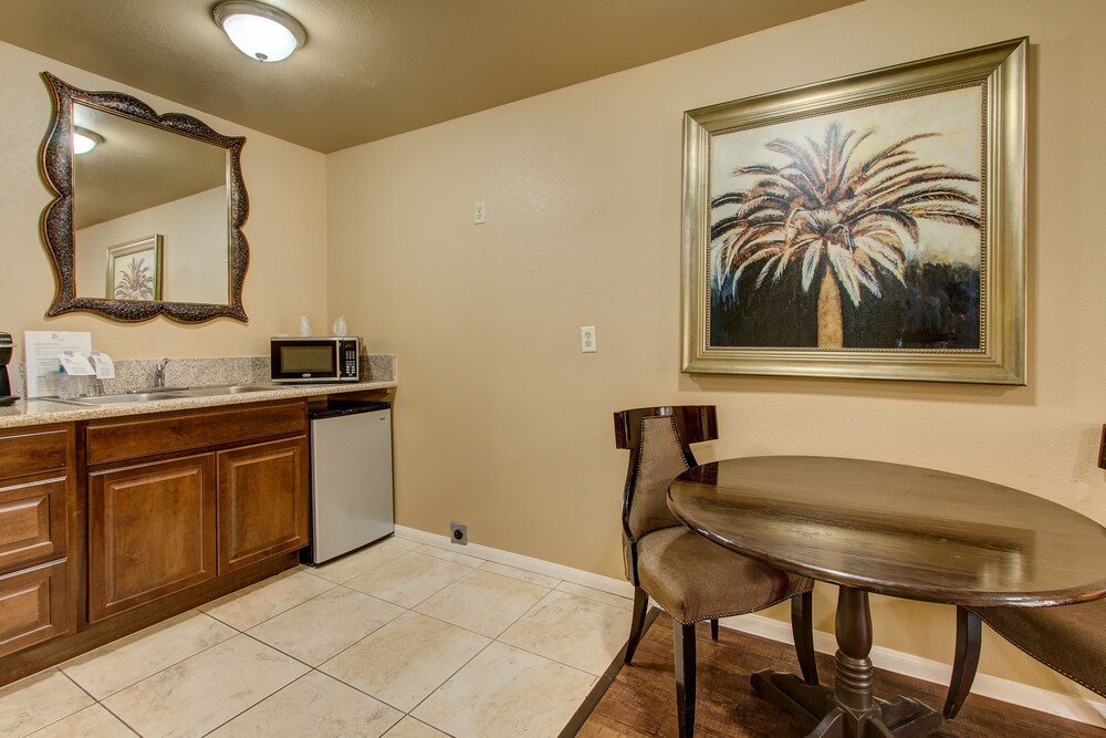 The Rita Suites - photo 12