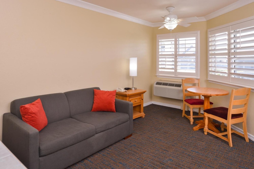 Cayucos Beach Inn - photo 17