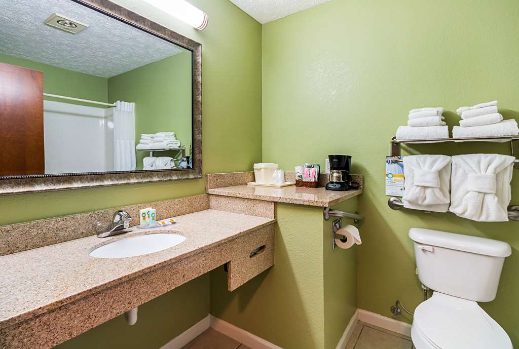 Quality Inn Weston - photo 9