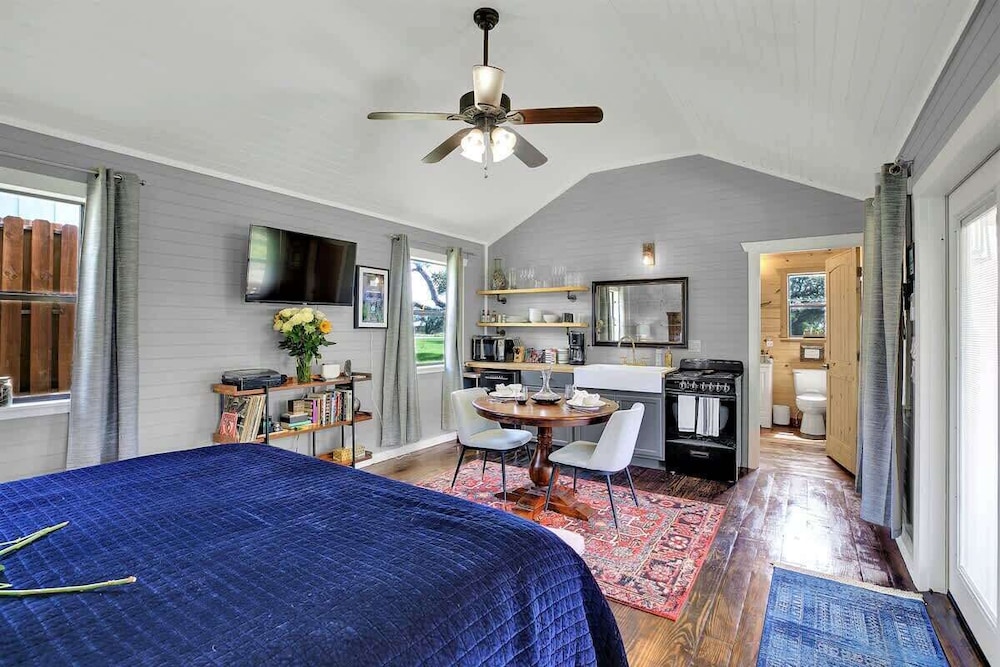 3 Acres of Luxury and Views in Fred Wine Country - photo 8