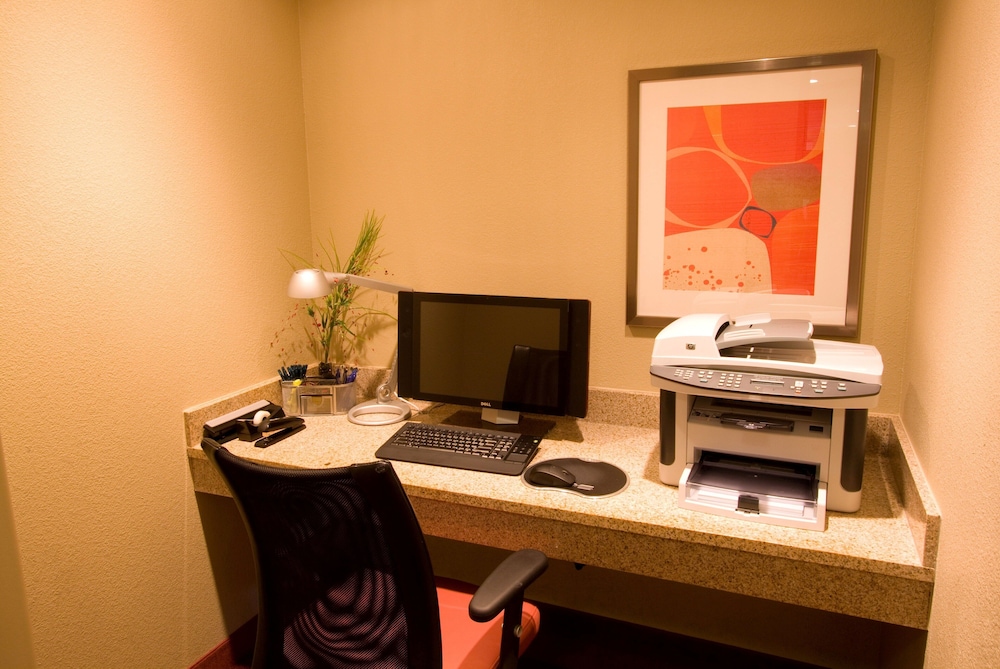 TownePlace Suites by Marriott Fayetteville North - photo 19