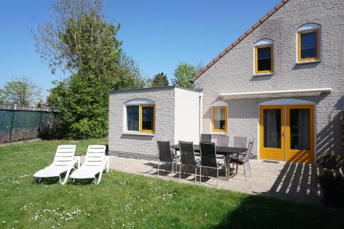 Kustverhuur Vakantiepark Fort Soleil 49 in Breskens, Netherlands