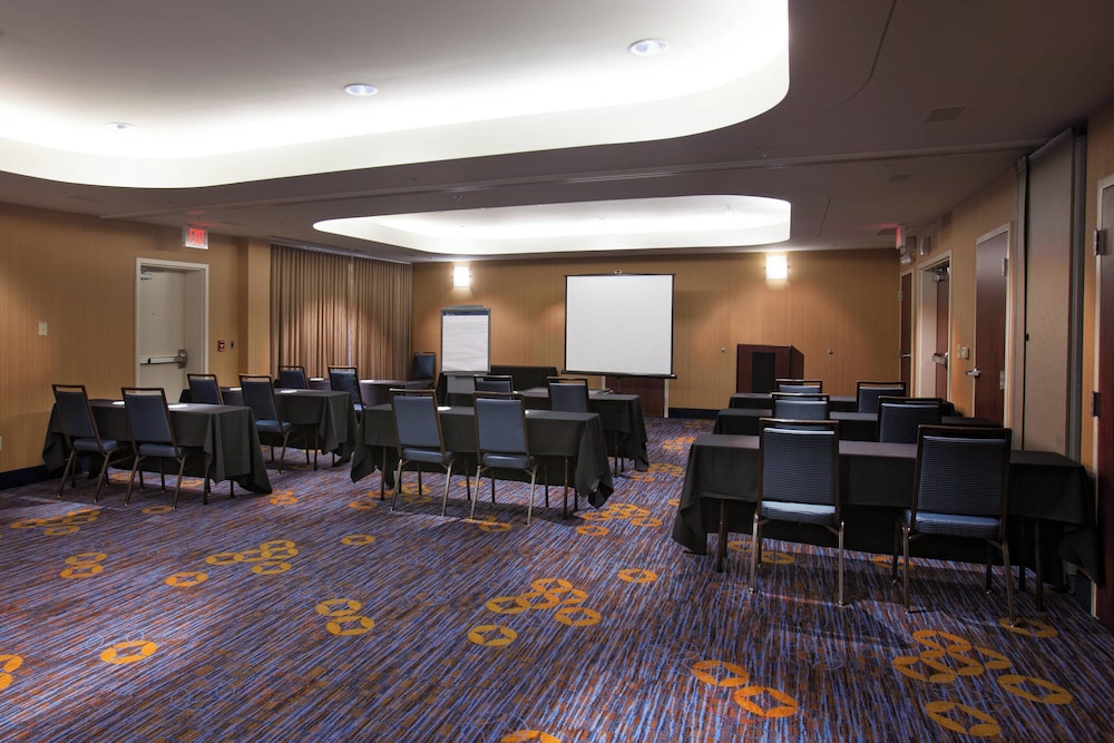 Courtyard by Marriott Fayetteville - photo 22