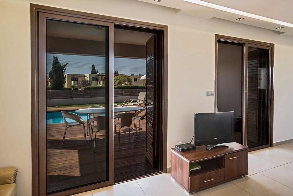 Cyprus In The Sun Celebrity Villa Hannah Murtagh 3 Gold