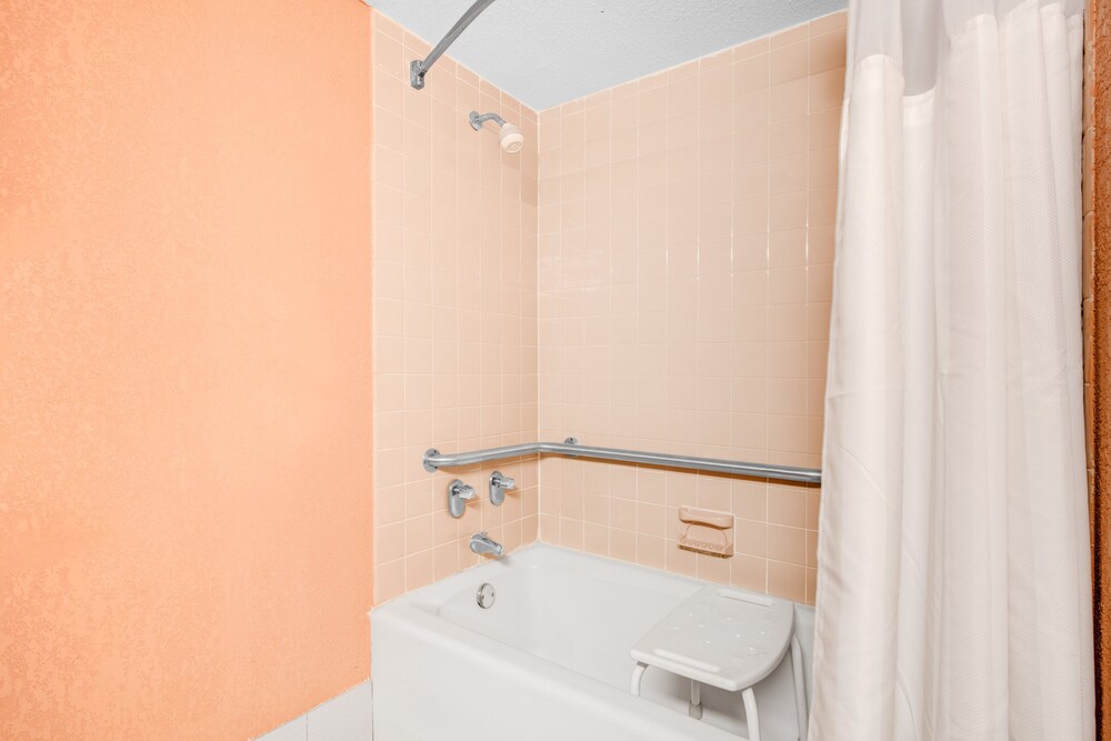 Express Inn Harrisburg South New Cumberland - photo 12