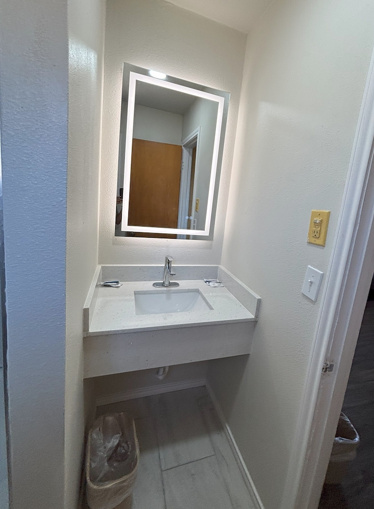 Western Skies Motel - photo 12
