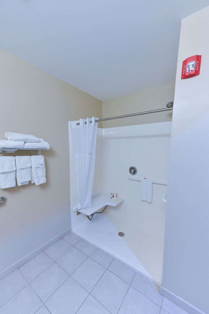Days Inn by Wyndham Greensboro NC - photo 12