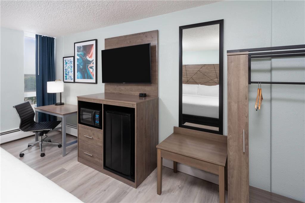 Wingate by Wyndham Sheboygan - photo 14
