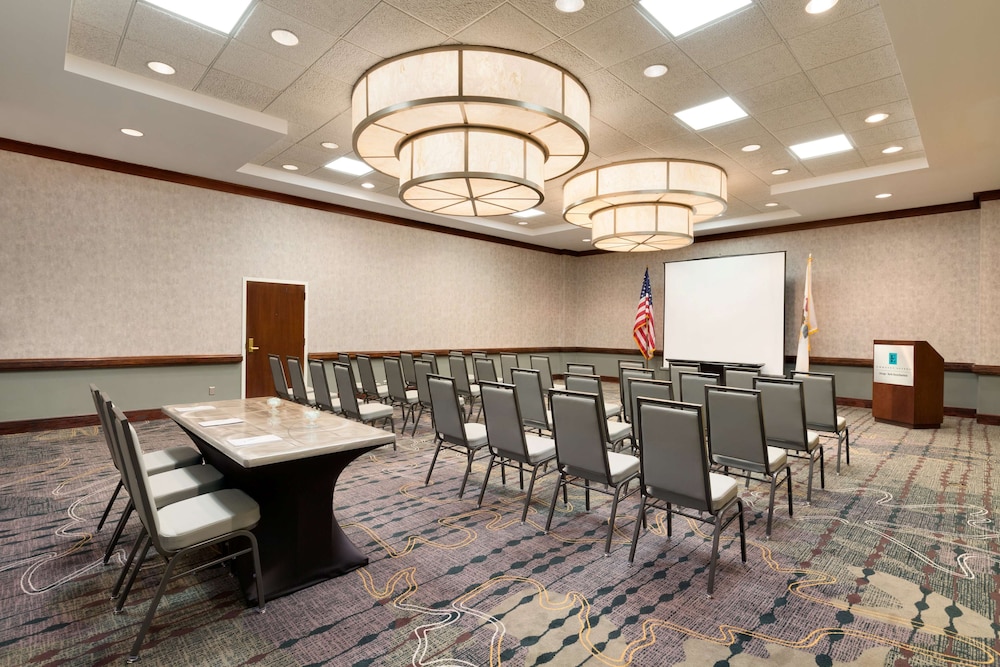 Embassy Suites by Hilton Chicago North Shore Deerfield - photo 60